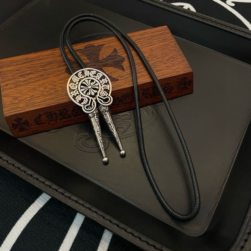 Ch*0me He**ts necklaces